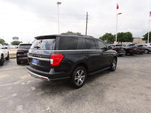 Certified 2024 Ford Expedition XLT image 10