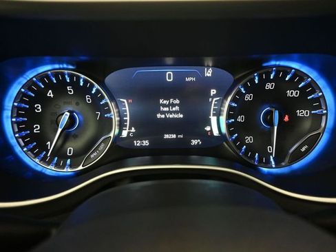 Used 2025 Chrysler Pacifica Select image 15