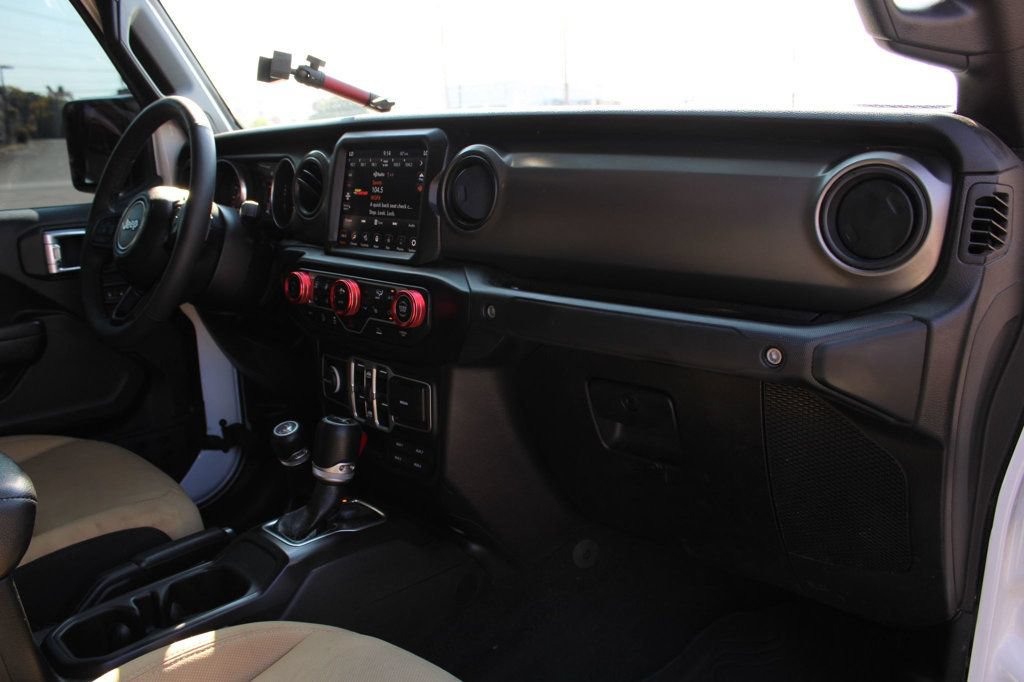 Used 2023 Jeep Gladiator Sport AWD/4WD image 17