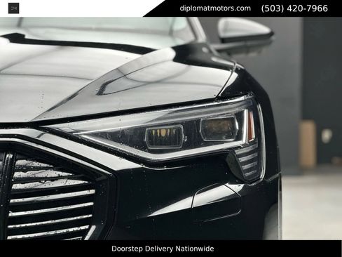 Used 2021 Audi e-tron Premium w/ Convenience Plus Package image 12