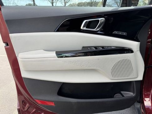 Certified 2024 Kia Carnival SX image 10