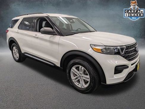 Certified 2023 Ford Explorer XLT image 3