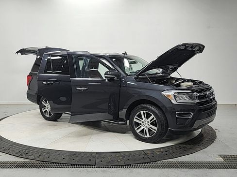 Used 2022 Ford Expedition Limited RWD image 9