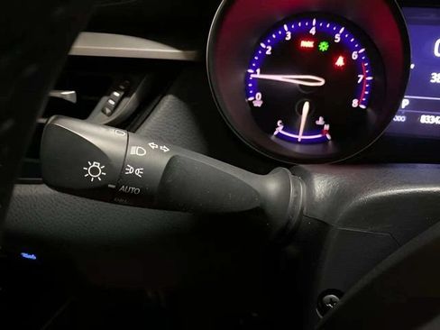 Used 2019 Toyota C-HR XLE FWD image 34
