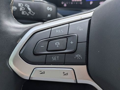 Certified 2024 Volkswagen Taos SE FWD image 24
