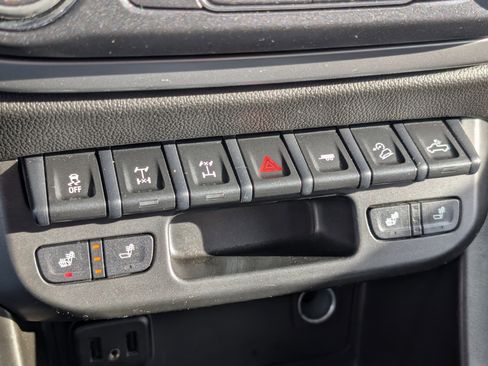 Used 2022 Chevrolet Colorado ZR2 image 25