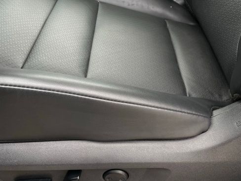 Used 2025 Nissan Rogue SV w/ SV Premium Package FWD image 22