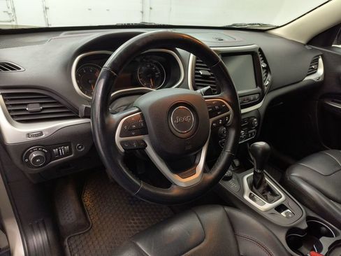Used 2016 Jeep Cherokee Trailhawk w/ Comfort/Convenience Group AWD/4WD image 4