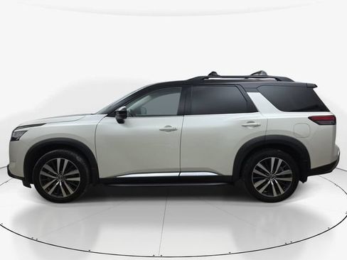 Used 2022 Nissan Pathfinder Platinum w/ Cargo Package FWD image 9
