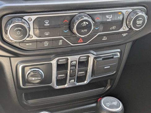 Used 2023 Jeep Wrangler Unlimited Sahara AWD/4WD image 23