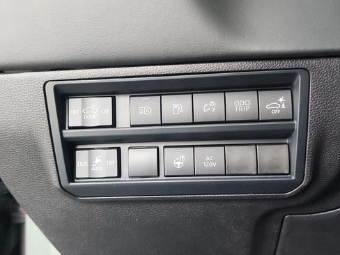 Used 2025 Toyota Tundra Platinum AWD/4WD image 18
