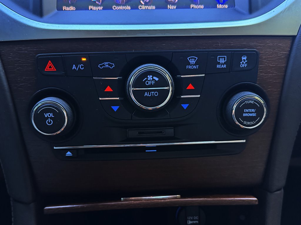 Used 2013 Chrysler 300 C Luxury Series RWD image 22