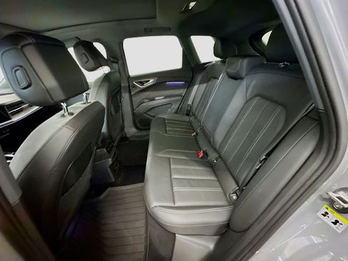 Used 2022 Audi Q4 e-tron Prestige image 30