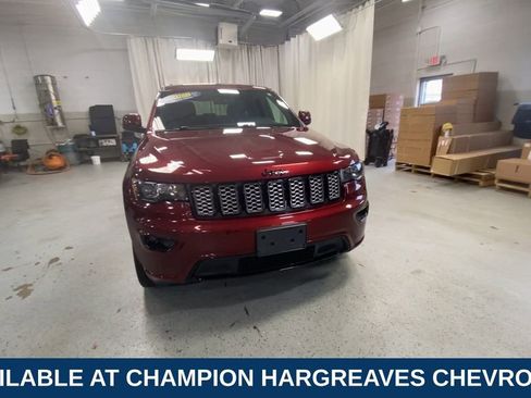 Used 2021 Jeep Grand Cherokee Laredo X AWD/4WD image 3