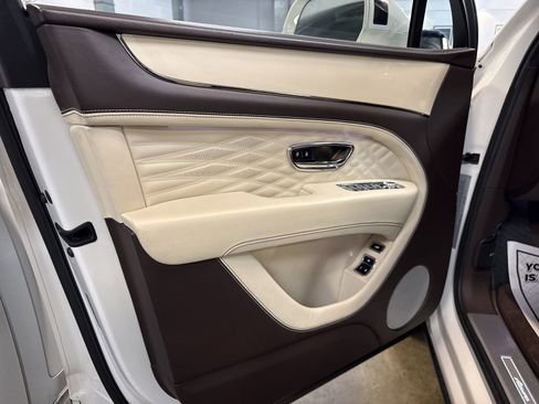 Used 2023 Bentley Bentayga Extended Wheelbase AWD/4WD image 14