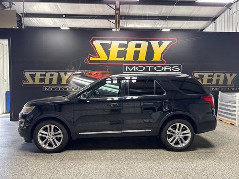 Used 2016 Ford Explorer XLT w/ Equipment Group 202A AWD/4WD image 2