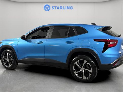 Certified 2025 Chevrolet Trax RS w/ Driver Confidence Package FWD image 5