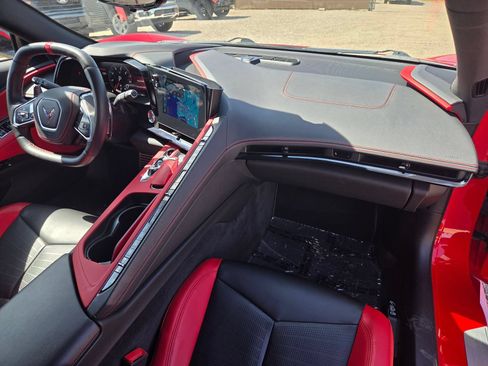 Used 2025 Chevrolet Corvette Stingray Preferred Cpe w/ Z51 Performance Package RWD image 26