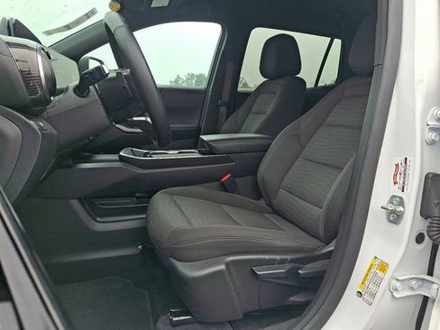Used 2025 Chevrolet Equinox LT FWD image 13