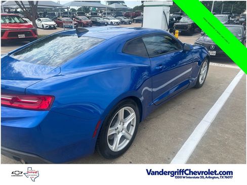 Used 2017 Chevrolet Camaro LT RWD image 4