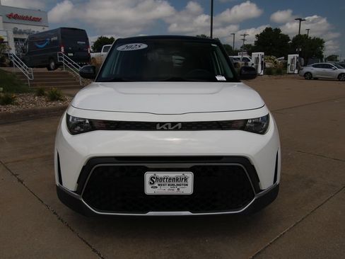 Used 2025 Kia Soul S FWD image 2