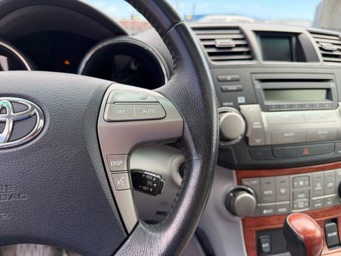 Used 2010 Toyota Highlander Limited AWD/4WD image 17