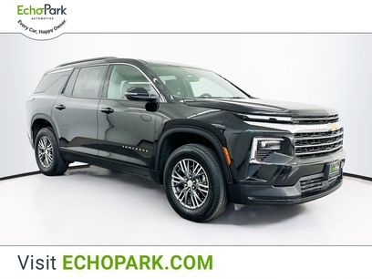 Used 2025 Chevrolet Traverse LT