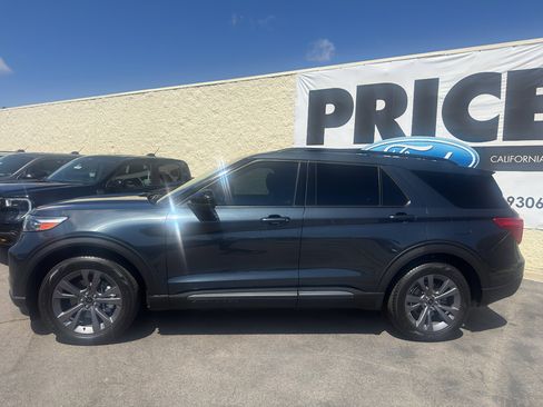 Used 2023 Ford Explorer XLT w/ Equipment Group 202A RWD image 2