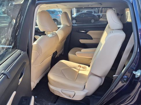Certified 2023 Toyota Highlander XLE w/ Protection Package #3 (TMS) image 25