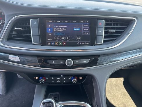 Used 2021 Buick Enclave Essence image 40