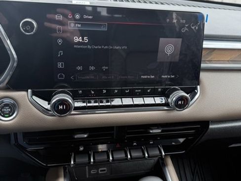 Used 2025 GMC Canyon Denali image 22