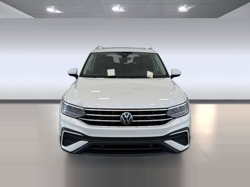 Certified 2023 Volkswagen Tiguan SE w/ Panoramic Sunroof Package FWD image 6