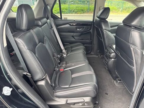 Used 2023 Honda Pilot Touring image 10