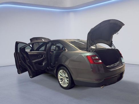 Used 2017 Ford Taurus Limited FWD image 10