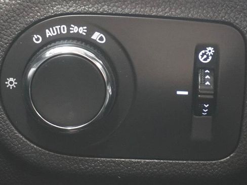 Used 2017 Chevrolet Cruze LT w/ Convenience Package FWD image 21