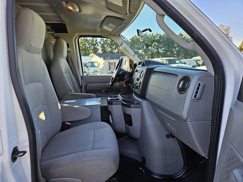 Used 2014 Ford E-250 and Econoline 250 w/ Power Group image 30