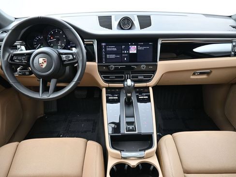Certified 2023 Porsche Macan AWD/4WD image 6