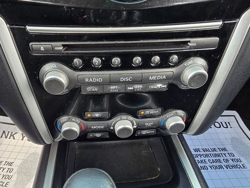 Used 2019 Nissan Pathfinder SV image 40