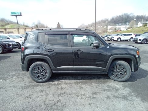 Used 2017 Jeep Renegade Trailhawk AWD/4WD image 3