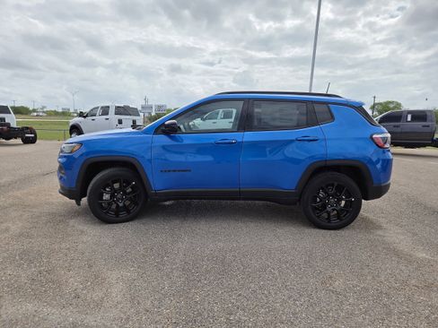 New 2026 Jeep Compass Latitude image 4