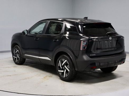 Used 2025 Nissan Kicks SV image 9