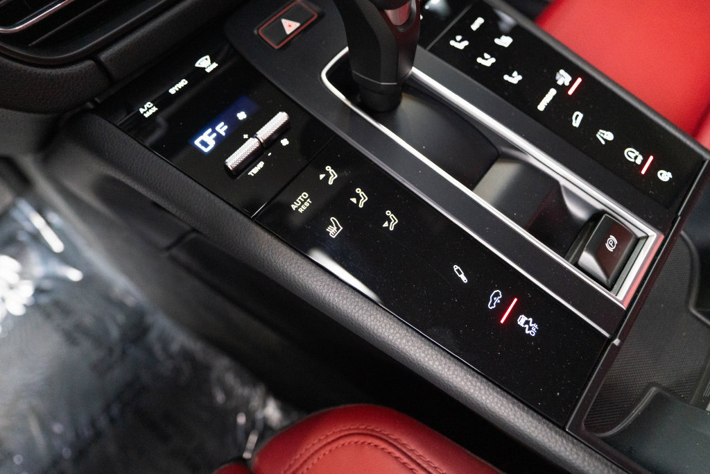 Certified 2023 Porsche Macan S AWD/4WD image 25