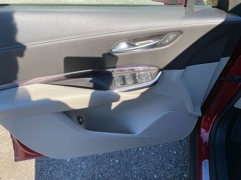 Used 2021 Cadillac XT4 Luxury w/ Cold Weather Package image 11