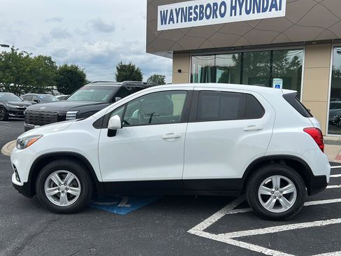 Used 2021 Chevrolet Trax LS w/ Tint and Cruise Package FWD image 4