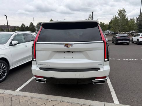 Used 2024 Cadillac Escalade Premium Luxury AWD/4WD image 2