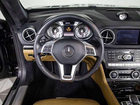 Used 2013 Mercedes-Benz SL 550 image 22