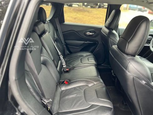 Used 2023 Jeep Cherokee Altitude Lux image 22