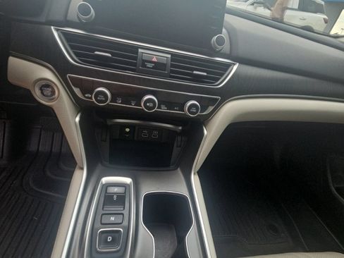 Used 2022 Honda Accord Touring image 8