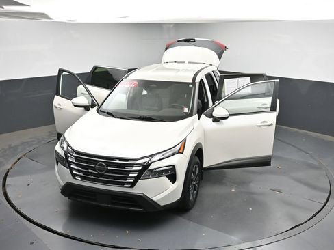 Used 2023 Nissan Rogue SV FWD image 45