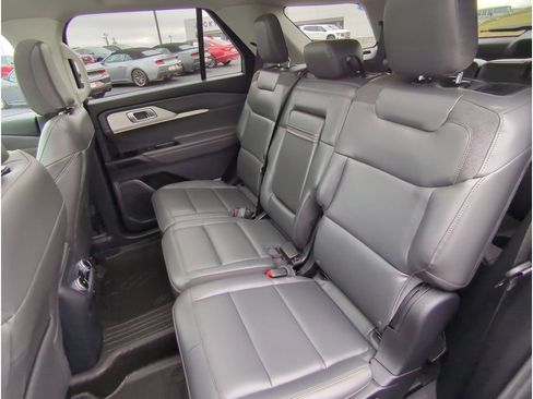 Used 2025 Ford Explorer Active w/ Active Comfort Package image 25
